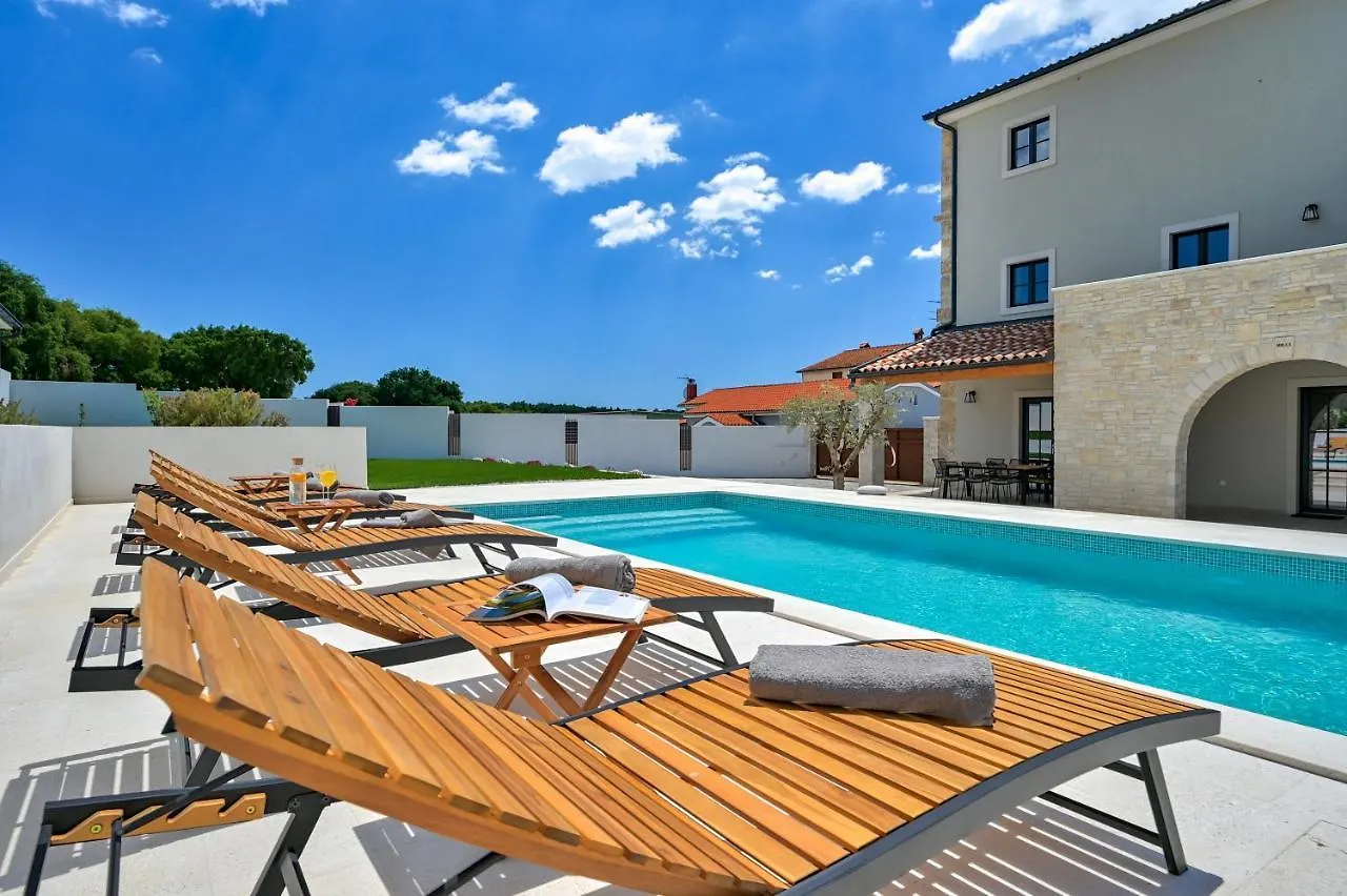 Villa Vitassi Pula 0*,